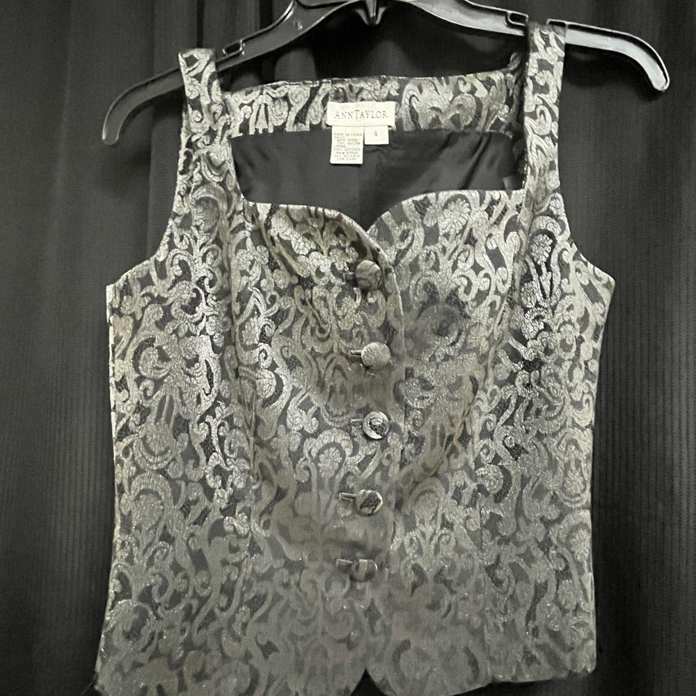 Ann Taylor vest. Black with ornate silver pattern. Size 4.